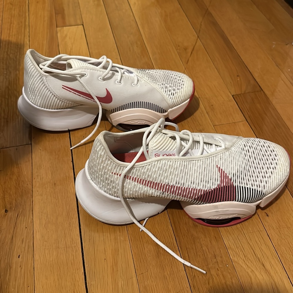NEW - Nike Superrep - HIIT & training gym sneakers - women’s size 8 - white/pink